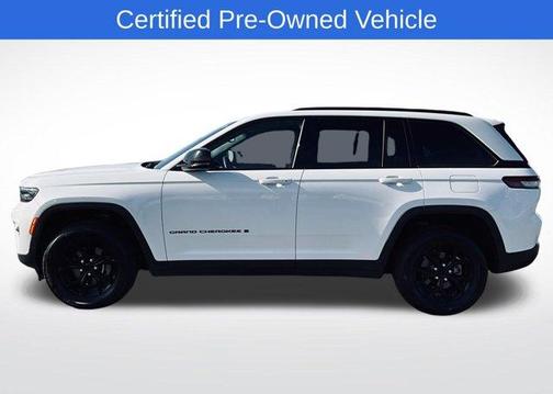 Bright White Clearcoat 2024 Jeep Grand Cherokee Laredo