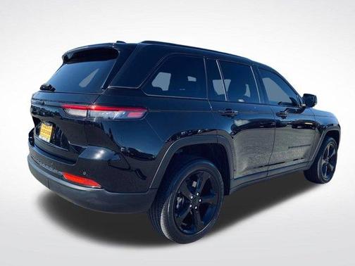 Diamond Black 2023 Jeep Grand Cherokee Altitude