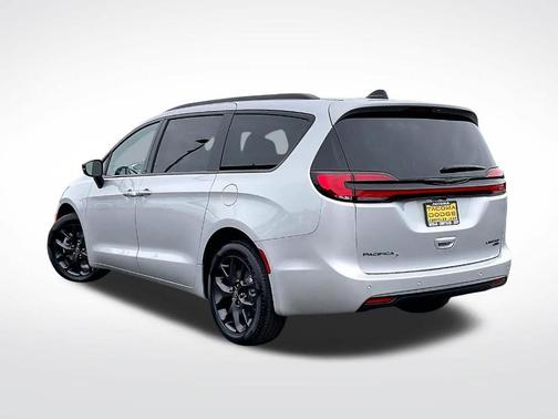 Silver Mist Clearcoat 2026 Chrysler Pacifica Limited