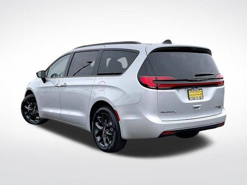 Silver Mist Clearcoat 2026 Chrysler Pacifica Limited
