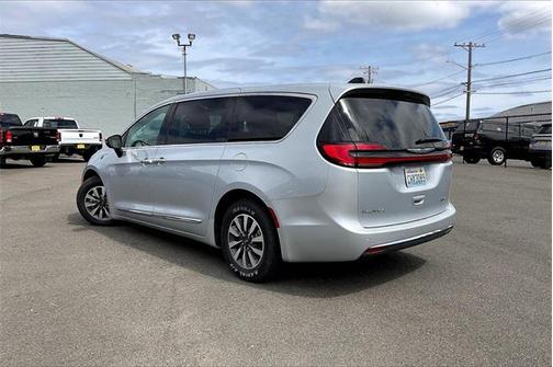 2023 Chrysler Pacifica Hybrid Limited