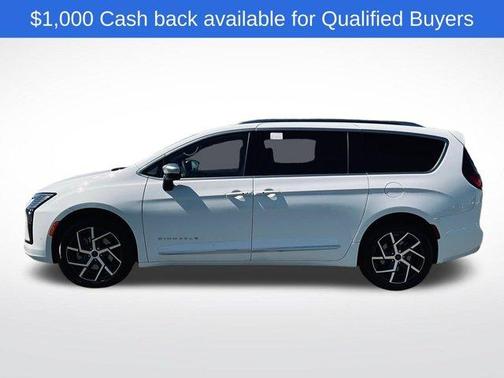 Bright White Clearcoat 2027 Chrysler Pacifica Pinnacle