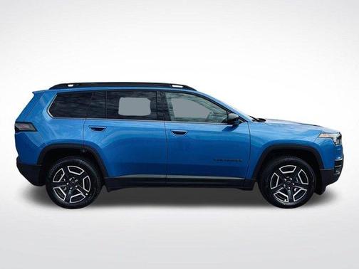 Hydro Blue Pearlcoat 2026 Jeep Cherokee LAREDO/LIMITED