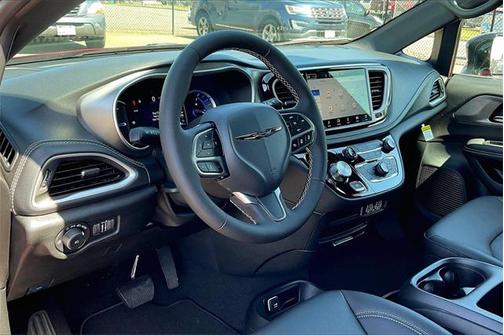 2025 Chrysler Pacifica Hybrid Select