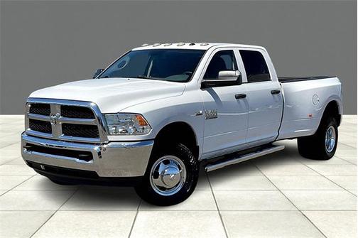 2017 RAM 3500 Tradesman Crew Cab 4x4 8 Box