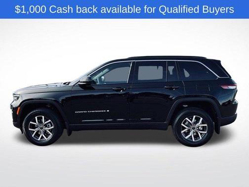 Gloss Black 2027 Jeep Grand Cherokee Laredo X
