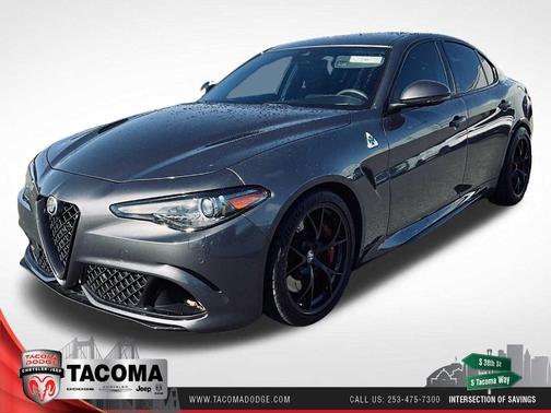 Vesuvio Gray Metallic 2017 Alfa Romeo Giulia Quadrifoglio