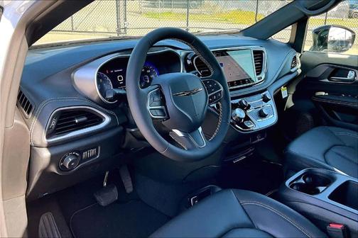 Bright White Clearcoat 2026 Chrysler Pacifica Select