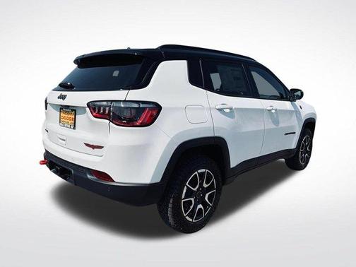 Bright White Clearcoat 2026 Jeep Compass Trailhawk