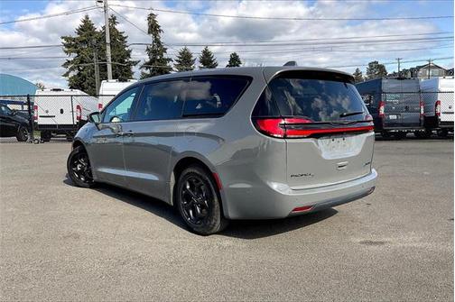 2022 Chrysler Pacifica Hybrid Touring L