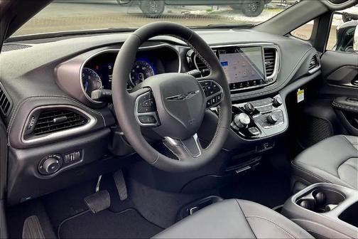 Bright White Clearcoat 2026 Chrysler Pacifica Select