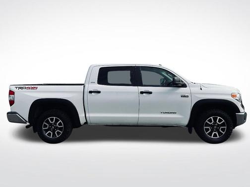 Super White 2017 Toyota Tundra SR5