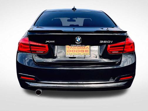 Black Sapphire Metallic 2018 BMW 320 i xDrive