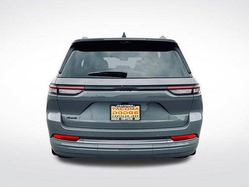 Sting Gray Clearcoat 2027 Jeep Grand Cherokee Limited