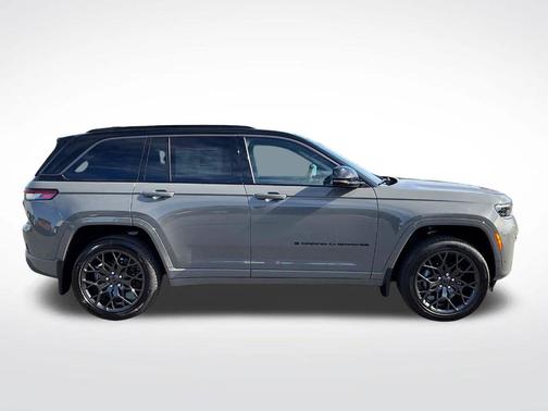 Sting Gray Clearcoat 2027 Jeep Grand Cherokee Summit