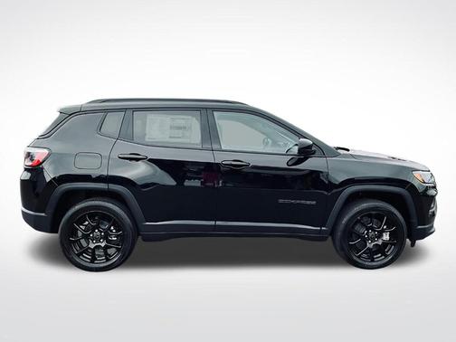Diamond Black 2026 Jeep Compass Latitude