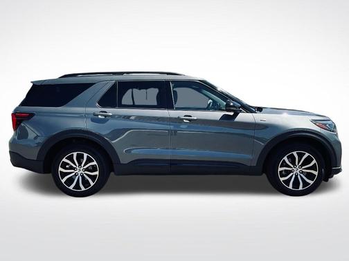 Gray Metallic 2025 Ford Explorer ST-Line