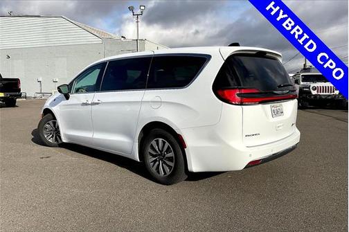 2024 Chrysler Pacifica Hybrid Select