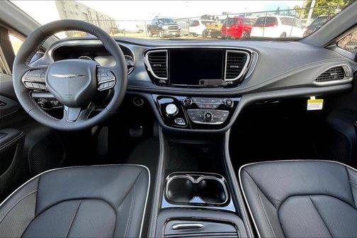 Diamond Black 2026 Chrysler Pacifica Limited