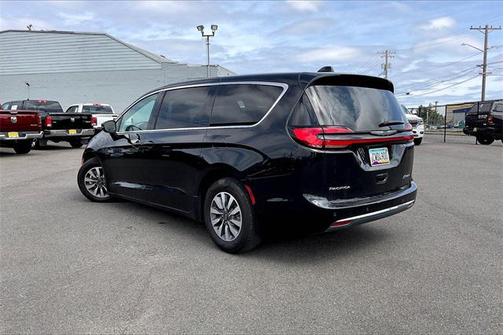 2023 Chrysler Pacifica Hybrid Touring L