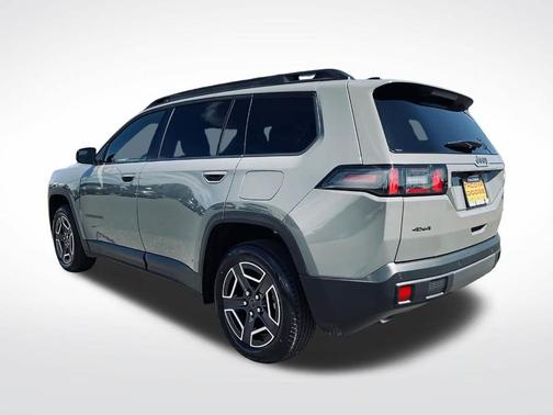 Sting Gray Clearcoat 2026 Jeep Cherokee LAREDO/LIMITED