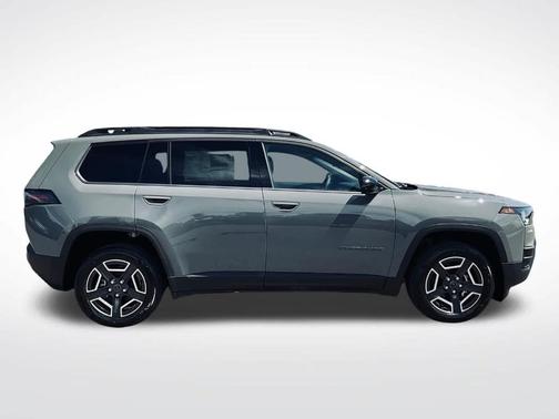 Sting Gray Clearcoat 2026 Jeep Cherokee LAREDO/LIMITED