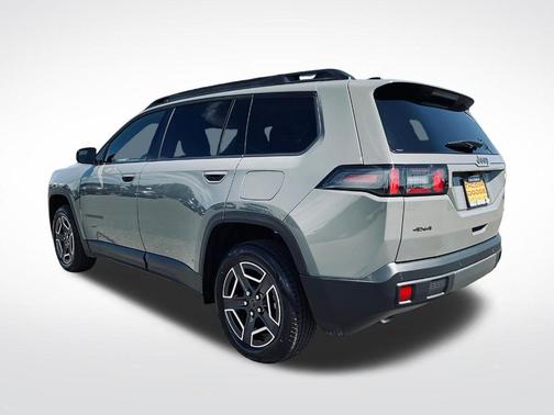 Sting Gray Clearcoat 2026 Jeep Cherokee LAREDO/LIMITED