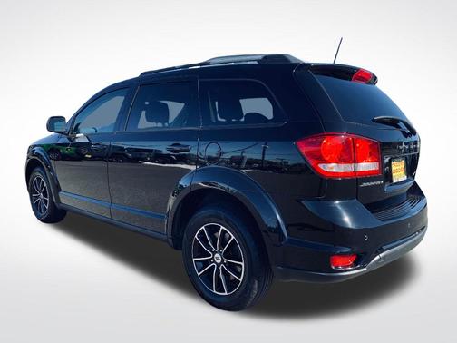 Pitch Black Clearcoat 2019 Dodge Journey SE