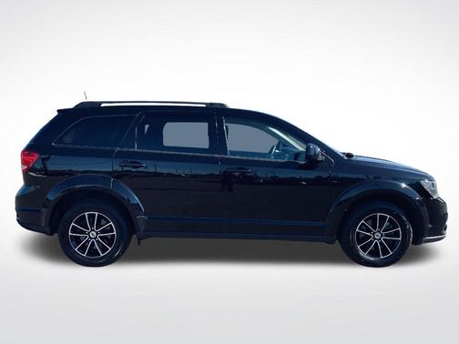 Pitch Black Clearcoat 2019 Dodge Journey SE