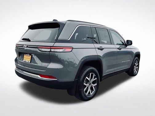 Sting Gray Clearcoat 2027 Jeep Grand Cherokee Laredo X