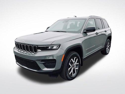 Sting Gray Clearcoat 2027 Jeep Grand Cherokee Laredo X