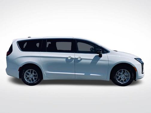 Bright White Clearcoat 2027 Chrysler Pacifica SELECT