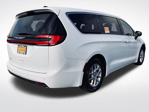 Bright White Clearcoat 2023 Chrysler Pacifica Touring-L