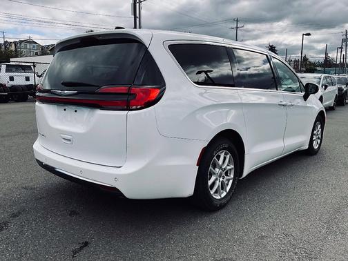 Bright White Clearcoat 2023 Chrysler Pacifica Touring-L
