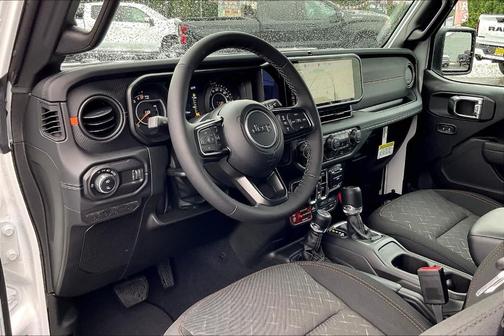 Bright White Clearcoat 2025 Jeep Gladiator Mojave