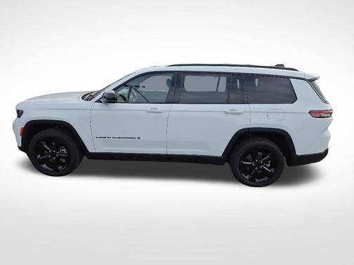 Bright White Clearcoat 2023 Jeep Grand Cherokee L Laredo