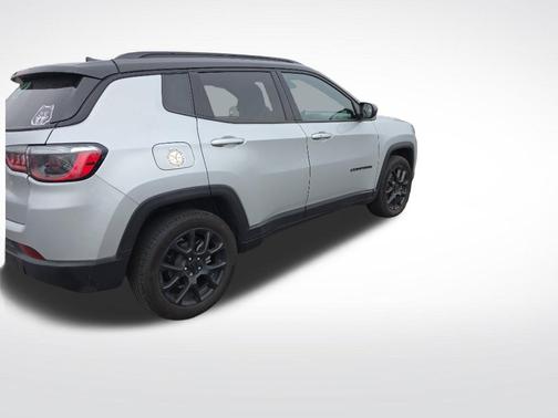 Silver Zynith 2024 Jeep Compass Latitude