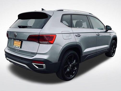 Pyrite Silver Metallic 2022 Volkswagen Taos 1.5T SE