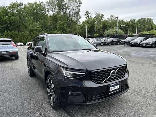 Onyx Black 2023 Volvo XC40 Plus