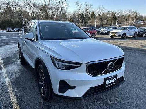 2023 Volvo XC40 Core