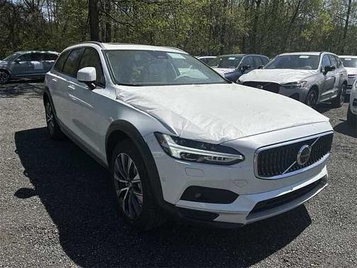 2025 Volvo V90 Cross Country Plus