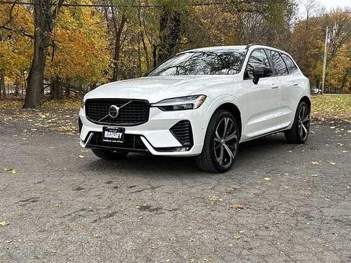 2023 Volvo XC60 B5 AWD Ultimate Dark