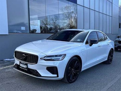2023 Volvo S60 Ultimate Black