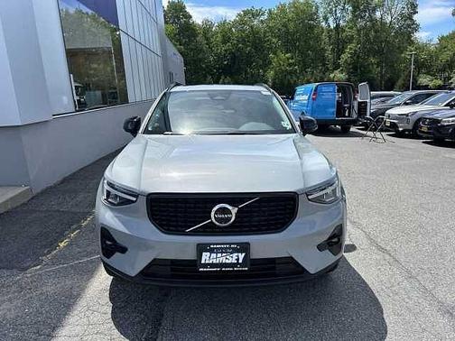 Vapour Grey 2025 Volvo XC40 Plus