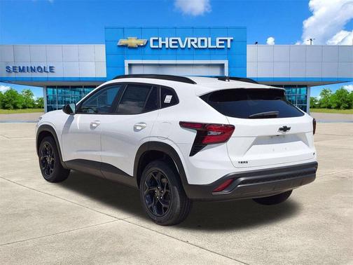 Summit White 2026 Chevrolet Trax LT