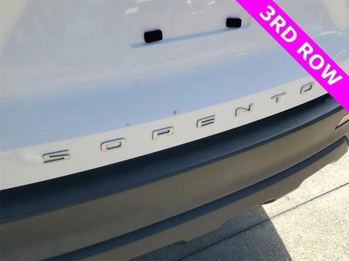 2022 Kia Sorento LX