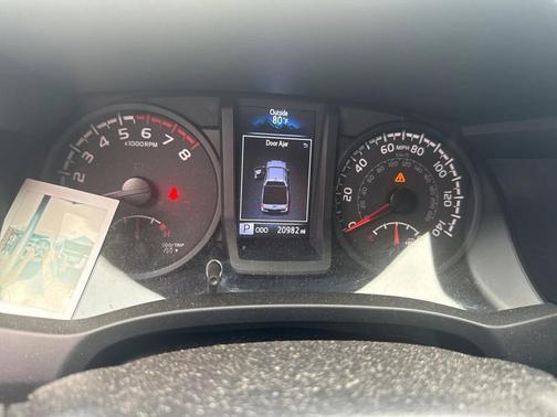 2022 Toyota Tacoma SR