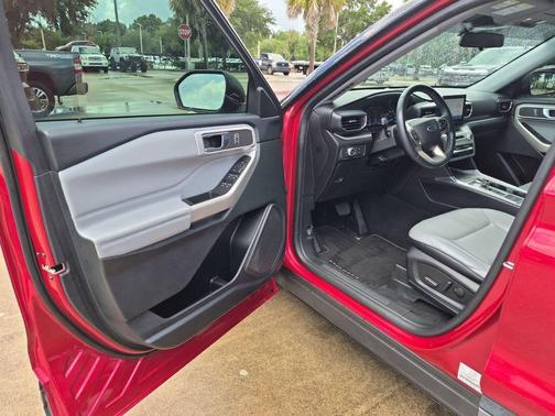 Rapid Red Metallic Tinted Clearcoat 2021 Ford Explorer XLT