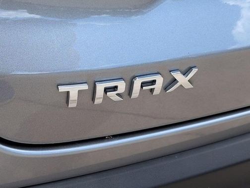 Sterling Gray Metallic 2024 Chevrolet Trax LT