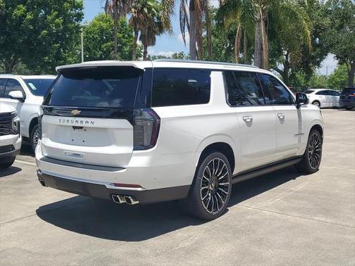 2025 Chevrolet Suburban 4WD High Country